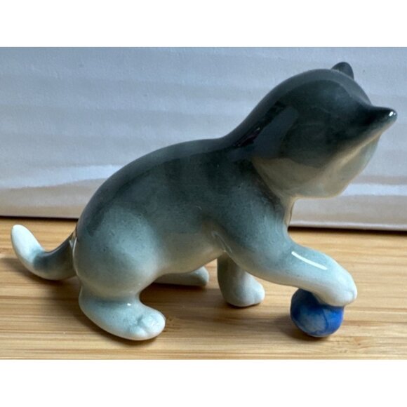 Kitten With Blue Yarn Ball Goebel 3" Porcelain Cat - Picture 2 of 7
